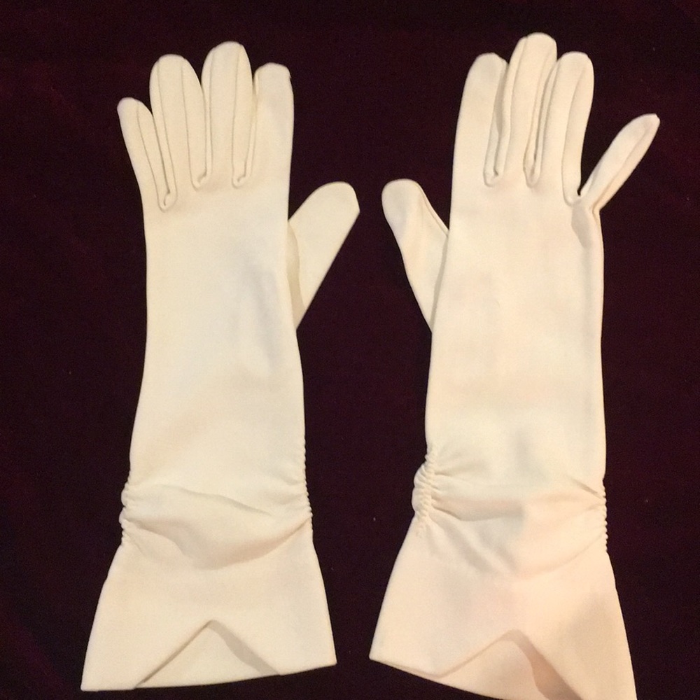 Vintage Lady’s Gloves with ruched wrist detail